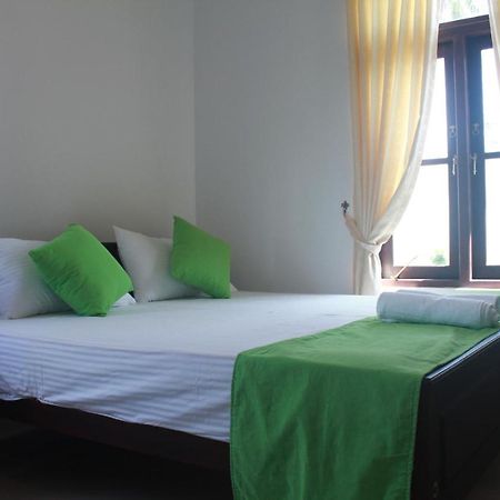Queens Airport Residence Негомбо Екстер'єр фото
