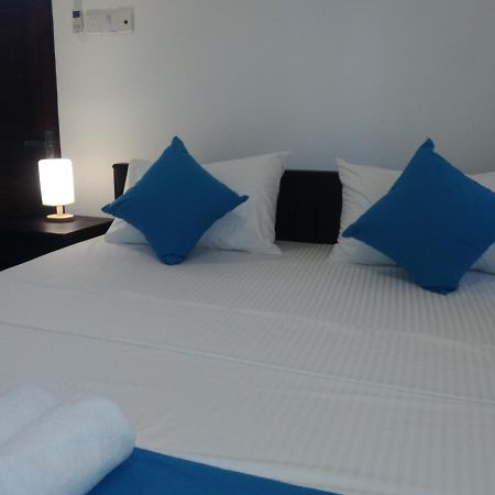 Queens Airport Residence Негомбо Екстер'єр фото