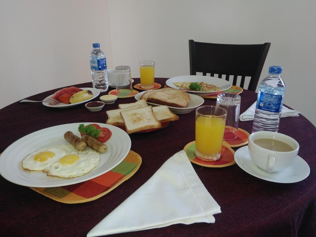Queens Airport Residence Негомбо Екстер'єр фото